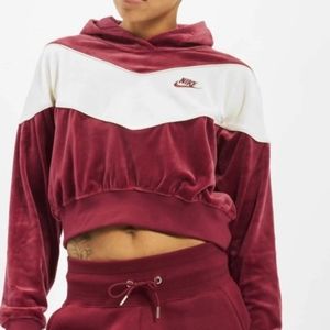 NEW NIKE Herritage RedCross Cropped Plush Hoodie